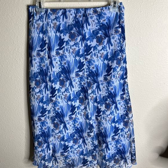 BIYAYCDA Blue & White Floral Skirt - Size Small - Polyester - Picture 6 of 7
